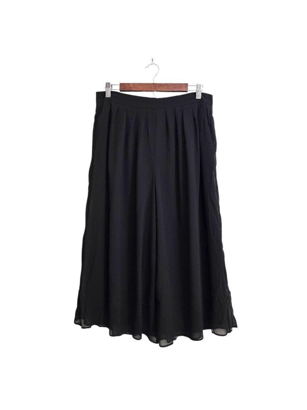 BLVD Pleated High Rise Wide Leg Dressy Capris With Chiffon Overlay In Black Sz L